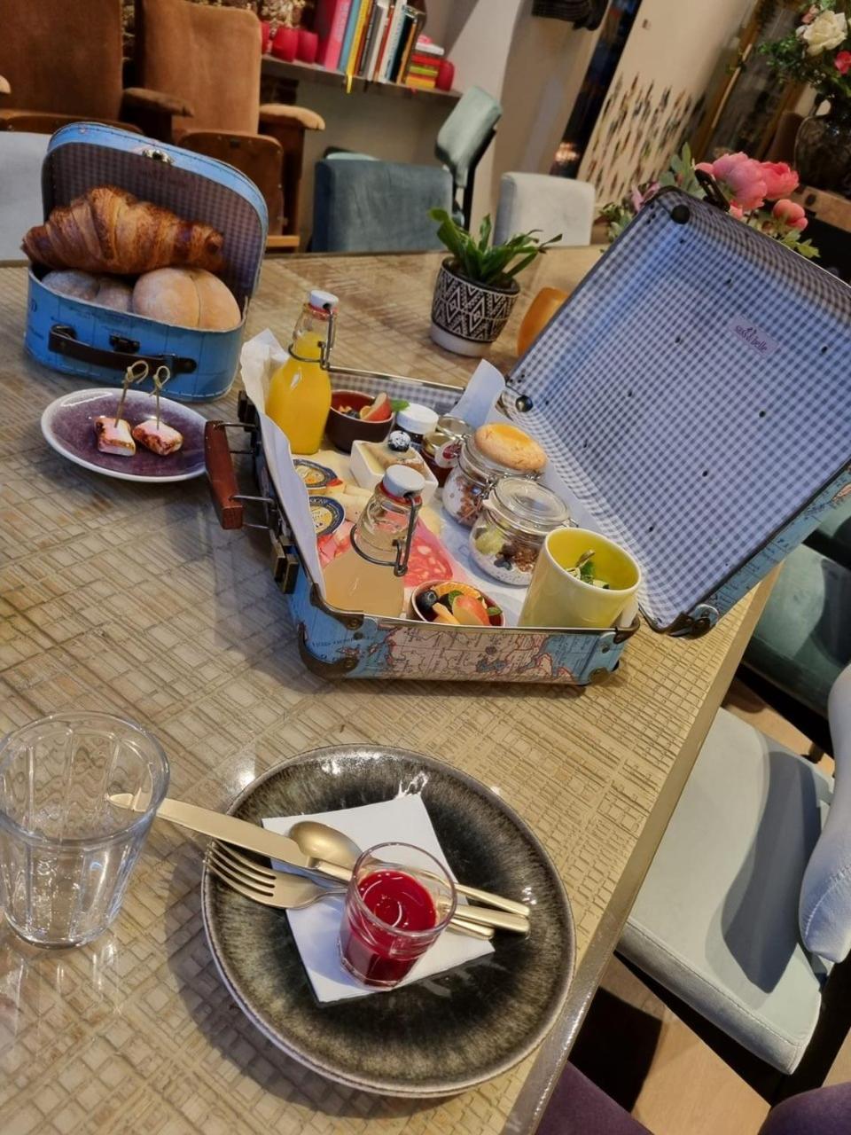 Barefoodgiulia Hotel Hasselt Luaran gambar